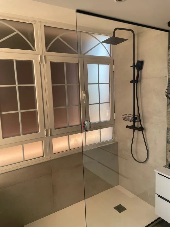 Mamparas de baño a medida instaladas en Madrid