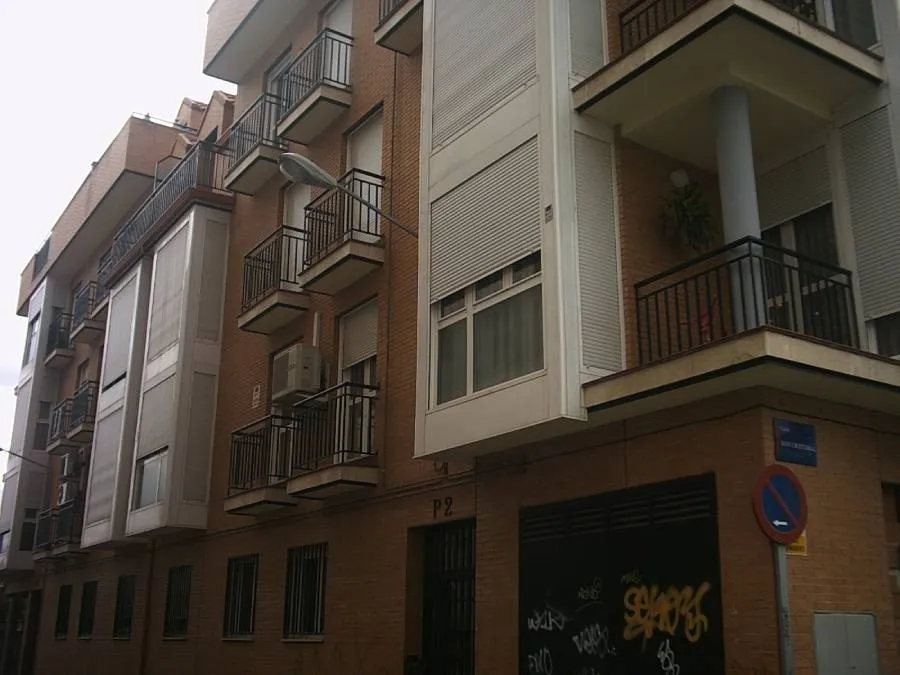 Ventanas de aluminio instalada en la fachada de un edificio