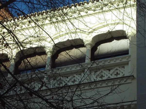 3 Persianas de seguridad de aluminio instalada en ventana exterior de oficina